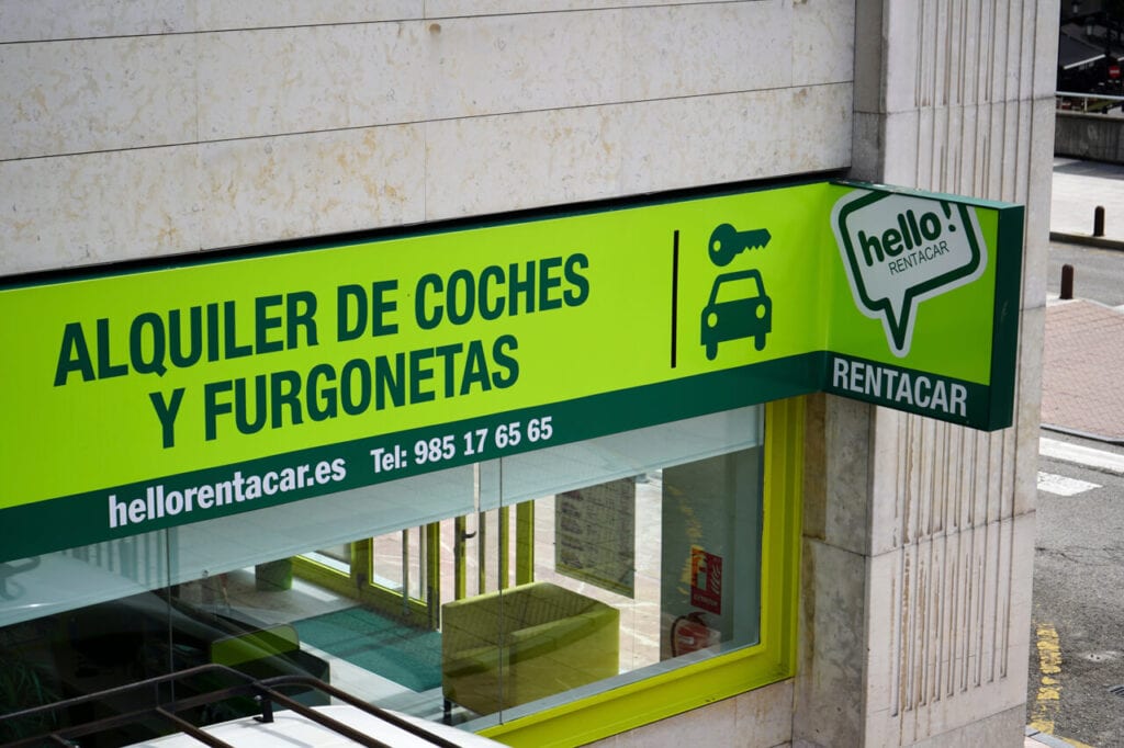 Oficina de Hello Rentacar en Oviedo Estación Tren (1/10)